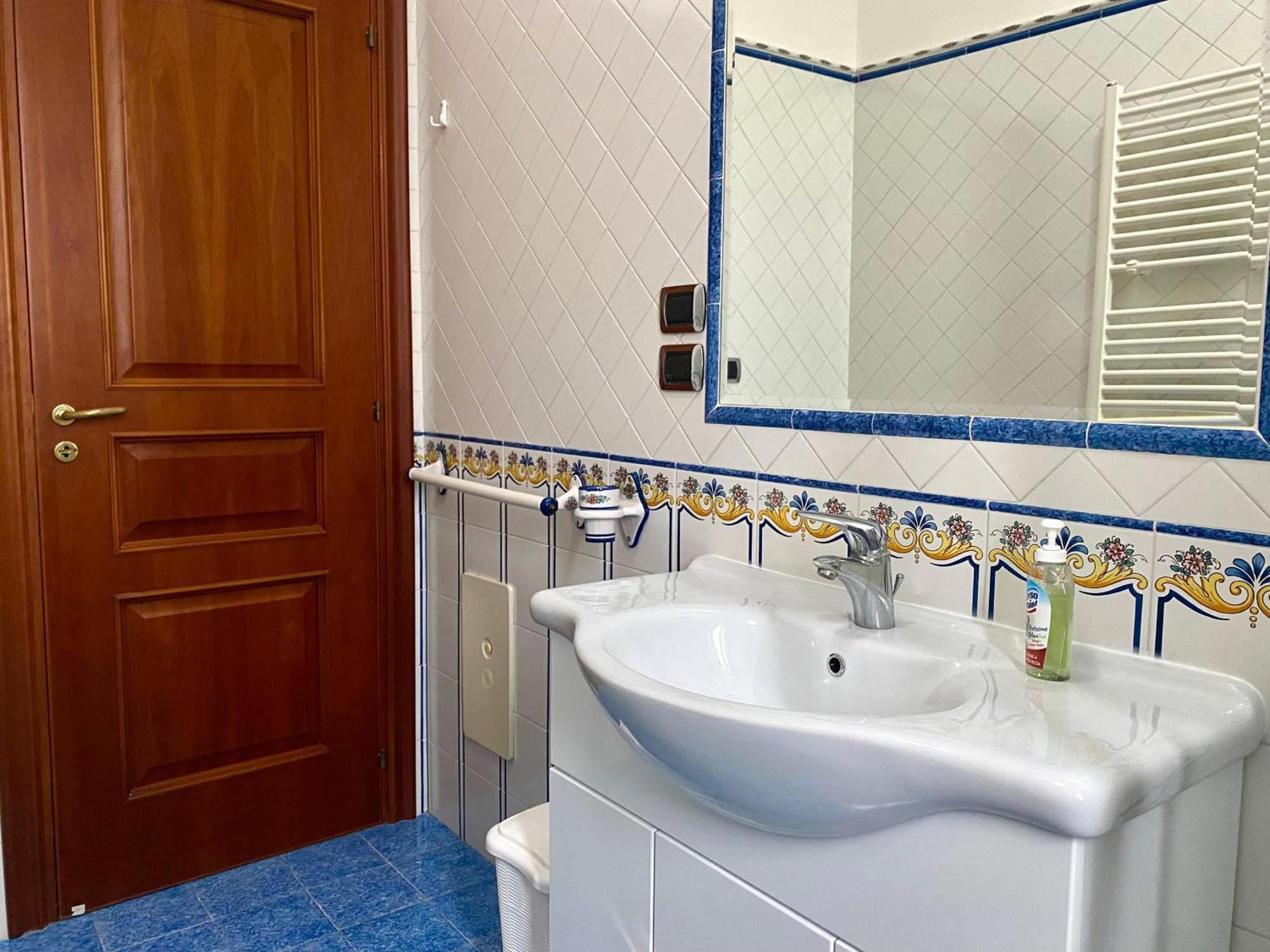 A Casa Di Don Peppino Apartment Салерно Екстериор снимка